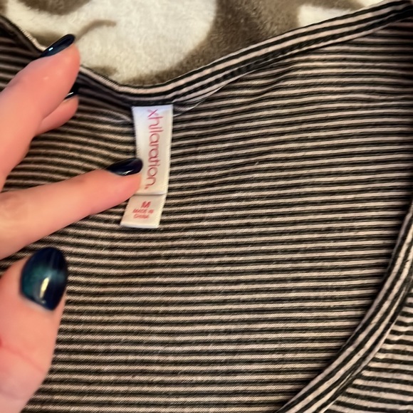 🤩Cap sleeved striped shirt with a front pocket - Picture 2 of 5